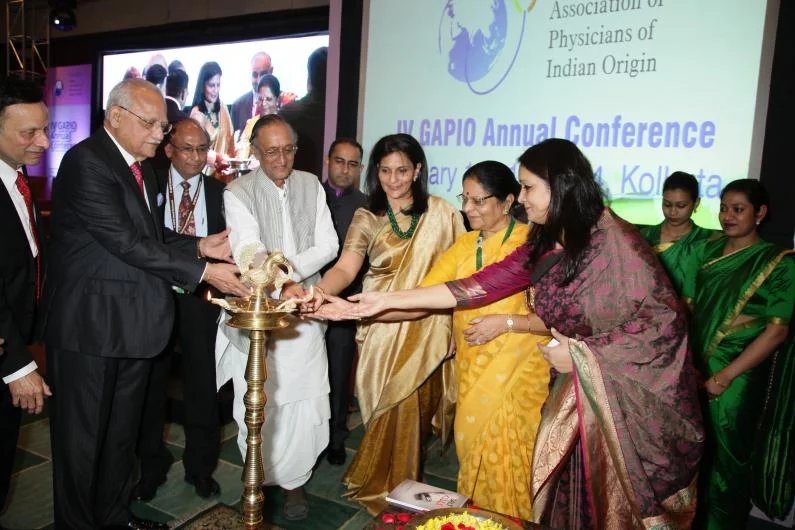 lighting_of_lamp_by_dr._amit_mitra_former_minister_of_finance,_govt_of_west_bengal